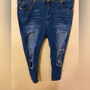Women’s Plus Straight Led Distressed Light Wash Jeans